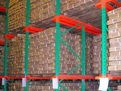 Движение через поддоны для поддонов 1000 мм х 1200 мм для пищевой и напиточной промышленности